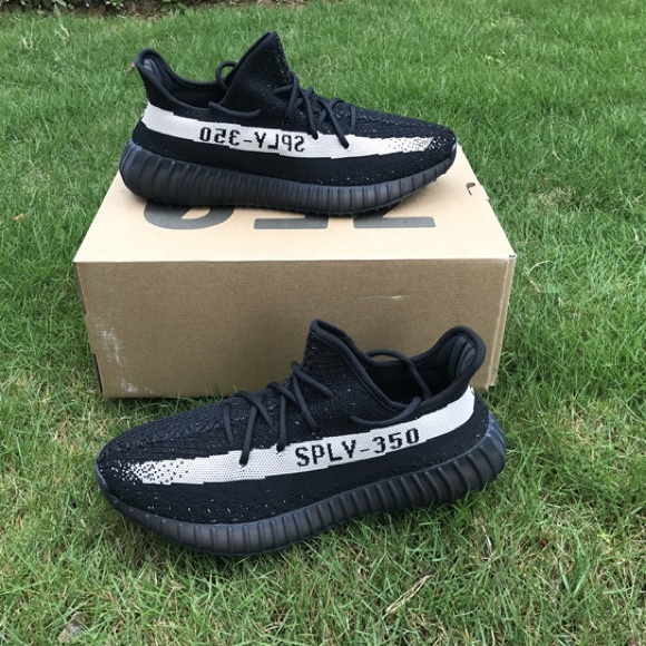 Unisex adidas Yeezy Boost 350 V2 Oreo